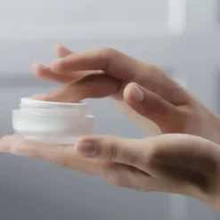 Sisley Sisleÿa L'Intégral Anti-Âge Crème Contour Des Yeux Et De Lèvres